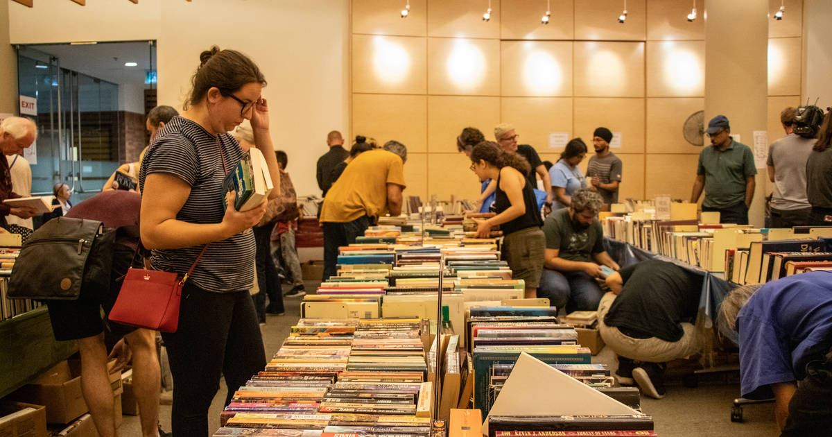 blogTO's tweet photo. You can buy library books for just 10 cents in Toronto next month https://t.co/ckWczz47Yw #Toronto https://t.co/4hRTGkxGmN