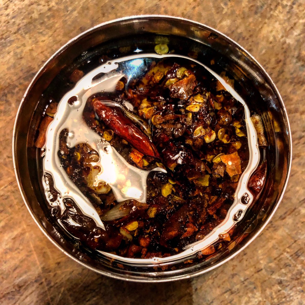 elmundodemando's tweet photo. Chile de Arbol is my canvas. 🌶🌶🌶 #salsa #chiledearbol #redsalsa #grassrootscocinero #homecooking https://t.co/lMOmH5KLJv