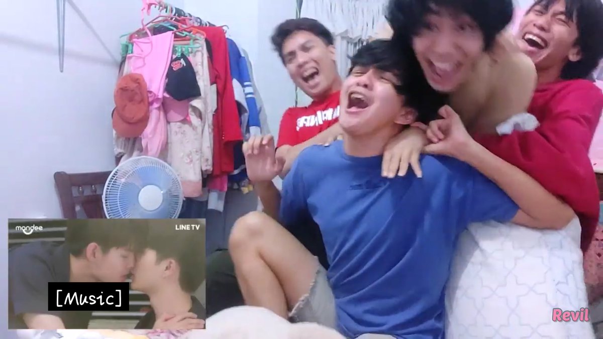 karenwuvsmew's tweet photo. The great wall of @CaseyMercadoo ~ has fallen🤣 jusko dear. Kaya pa ba? Should create a hashtag #savecasey from @REALLYREVIL every reaction vids😂
More power to you guys. https://t.co/2BO05mSK7t