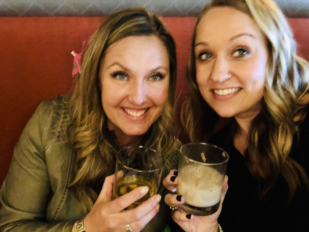 ProducerNicoleT's tweet photo. We love this “small” town! #edmondswa #toastofedmonds #judgejess https://t.co/QKHrefn7Pz