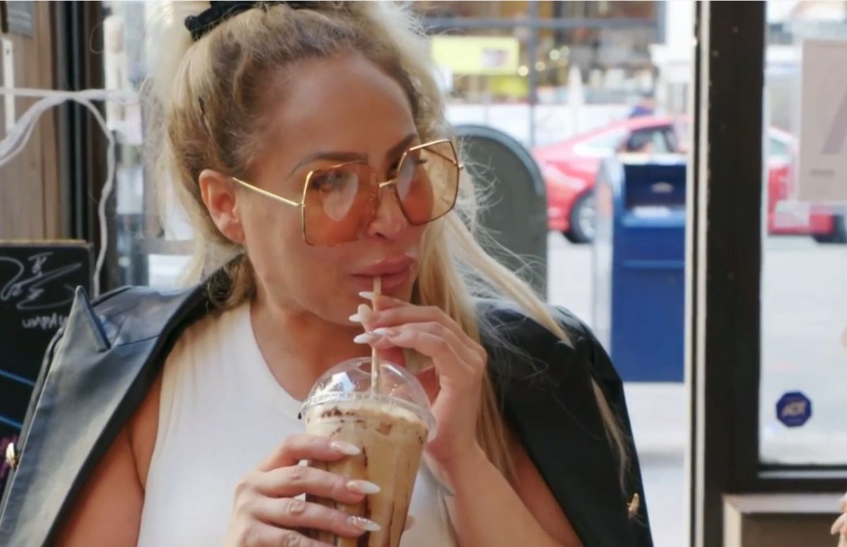 90DayFckery's tweet photo. Swear to god there's Botox in that drink #90dayfiancebeforethe90days #90DayFiance https://t.co/7rp6dxhZ7Z