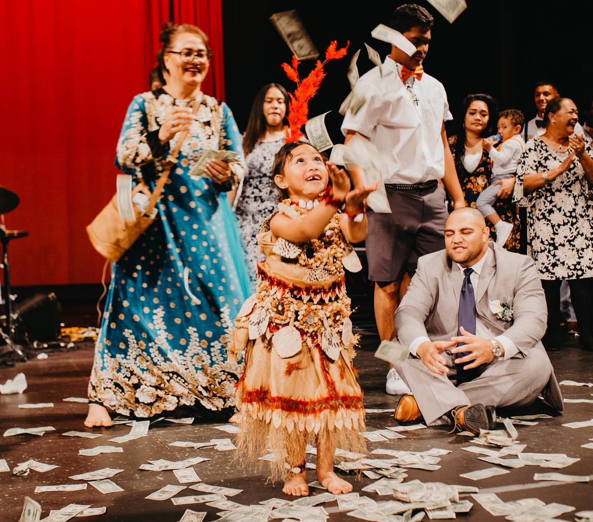 ProudTongans's tweet photo. One of most treasured heritage art forms in The Kingdom of Tonga is the dance Tau'olunga. 🇹🇴 https://t.co/aDfXQbC6BC