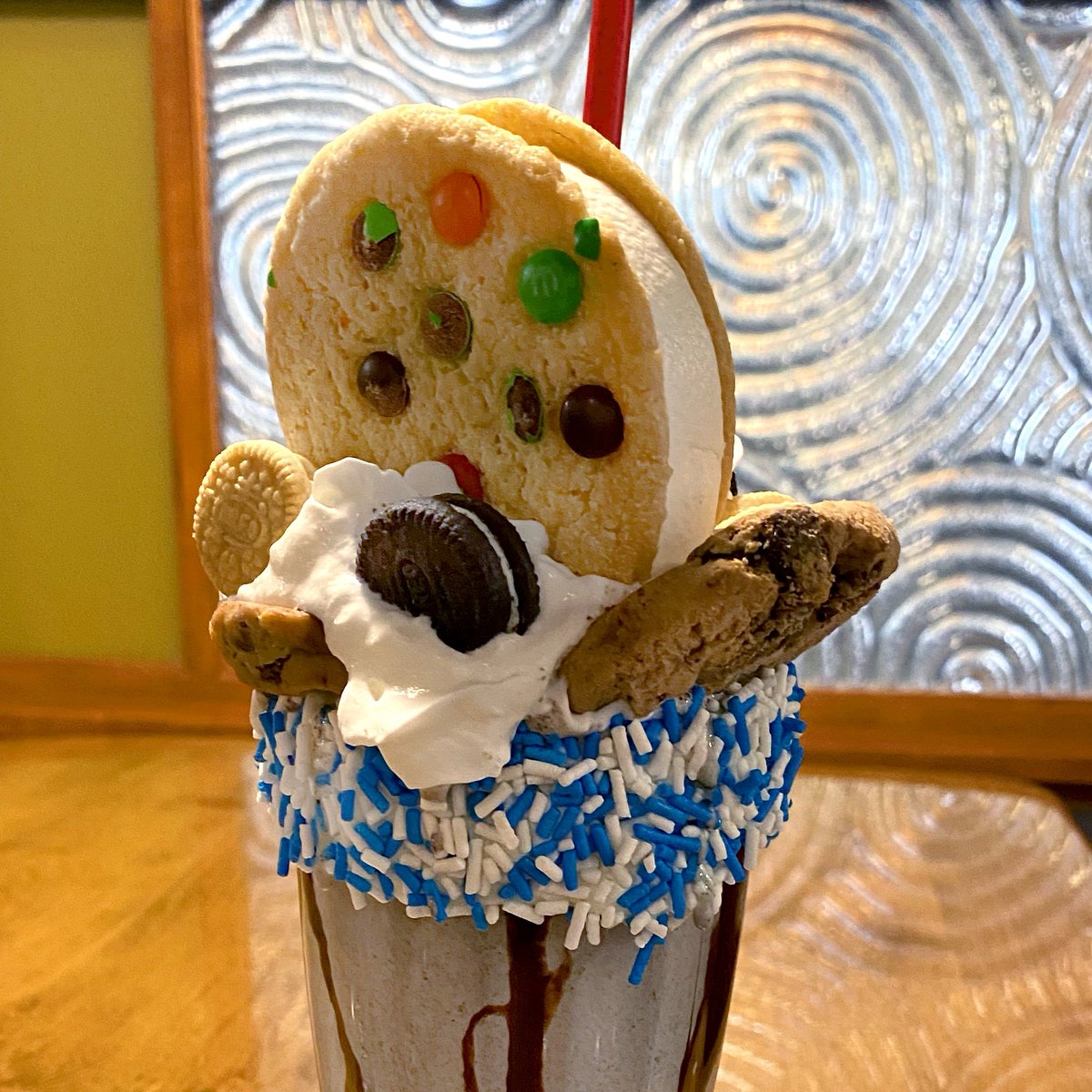 UConndining's tweet photo. Cookie Monster extreme milkshake at the Bistro this week! Loaded up with a variety of choc chip cookies, #Oreos, topped w/ whipped cream & an M&M Cookie ice cream sandwich!! Bring a friend!!
#cookiemonster #uconndining #uconneats #extrememilkshake #uconn #uconnbistro https://t.co/71DLm0oTeE