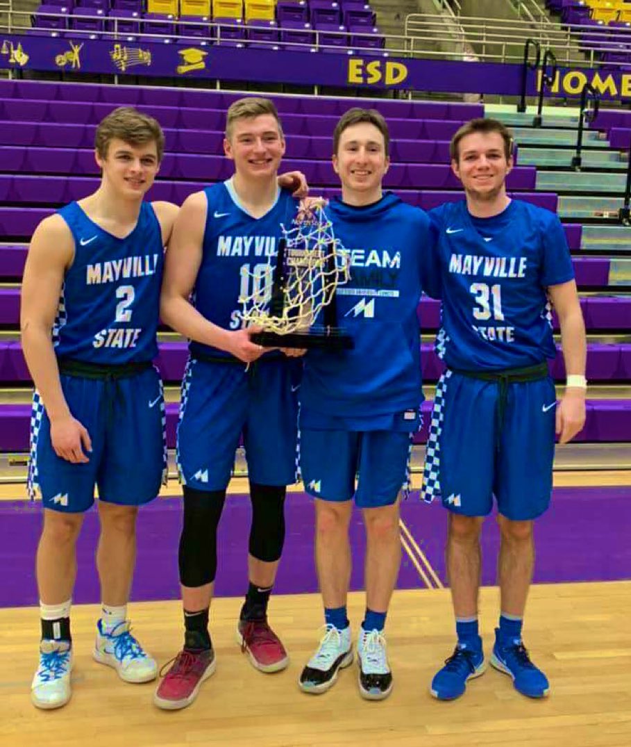 thomasgieske23's tweet photo. Ring Season #3peat #freshmancampaign https://t.co/qNcynhlDi1