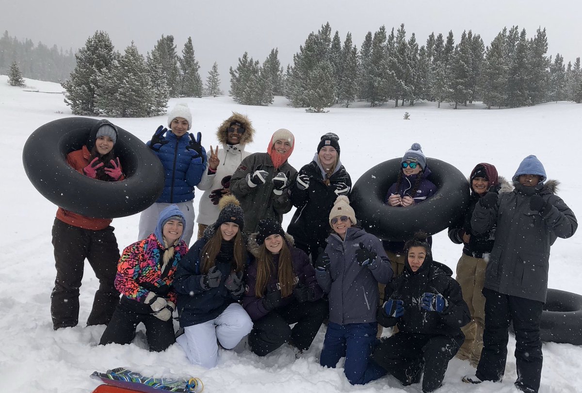 SCGeneralsWBB's tweet photo. Snow day continued. @scryandavis @frankie_bignell https://t.co/zj9xVTbw6B