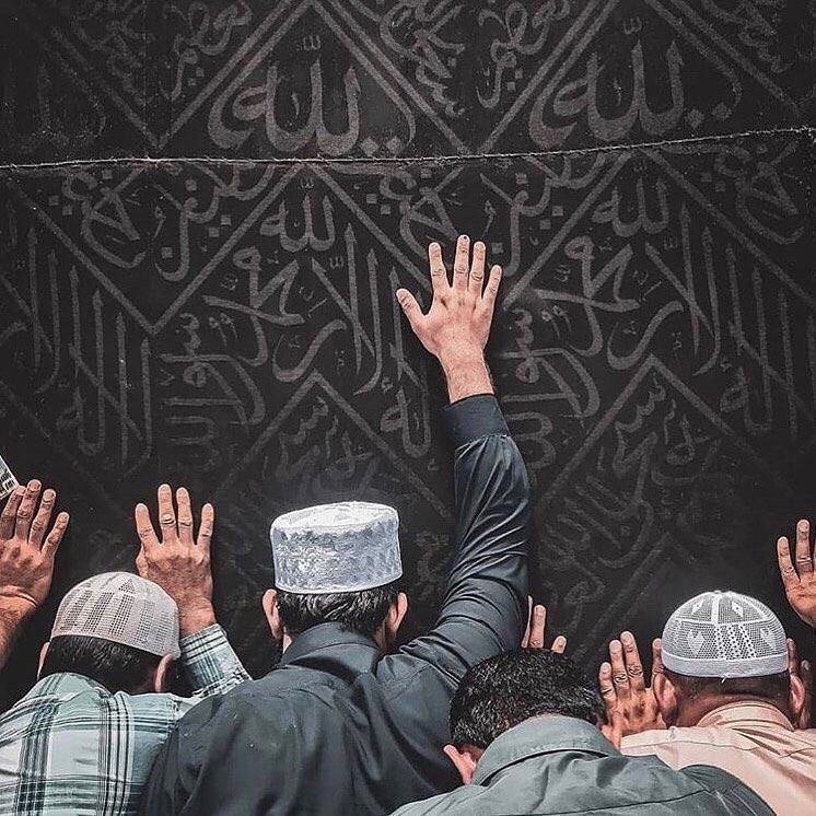 noOorah_88's tweet photo. لقد نام تاركًا حلمهُ في ودائع الله.. 
فأيقظهُ الله على نور الإجابة ...
اللهمَّ يارب 🤍 https://t.co/oQvK4rlmfL