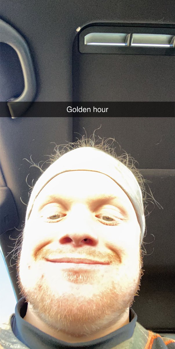 BellistonPudge's tweet photo. Day 40 of getting @billieeilish to notice me. We can take golden hour pics together. https://t.co/YGMgFW2OXK