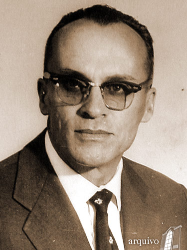 PrMarcosBomfim's tweet photo. Josino Dias de Campos, pastor of my church (UNASP-SP, in Sao Paulo, Brazil), when I was around 10 y. old.
He conducted a renewal of vows, using a commitment card, which led me 2become a #Promisor - to commit to return regular & systematic (% based) offerings, beside the #tithe. https://t.co/lIXPjvCXJP