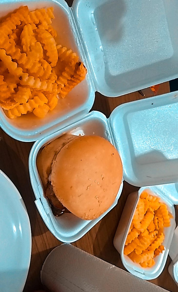 milenaschein's tweet photo. 🍔❤️ https://t.co/O2fHlqFcSL