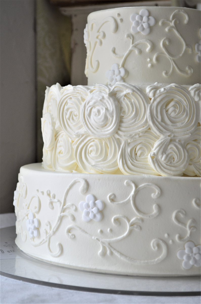 アトリエ アニバーサリー En Twitter Wedding Cake Report 丸型の3段ケーキ 1段ずつ生クリームの絞りを変えて まるでアートのような美しい仕上がり 用途 結婚式 パーティ イベント エレガントスタイル こだわり強め アトリエアニバーサリー