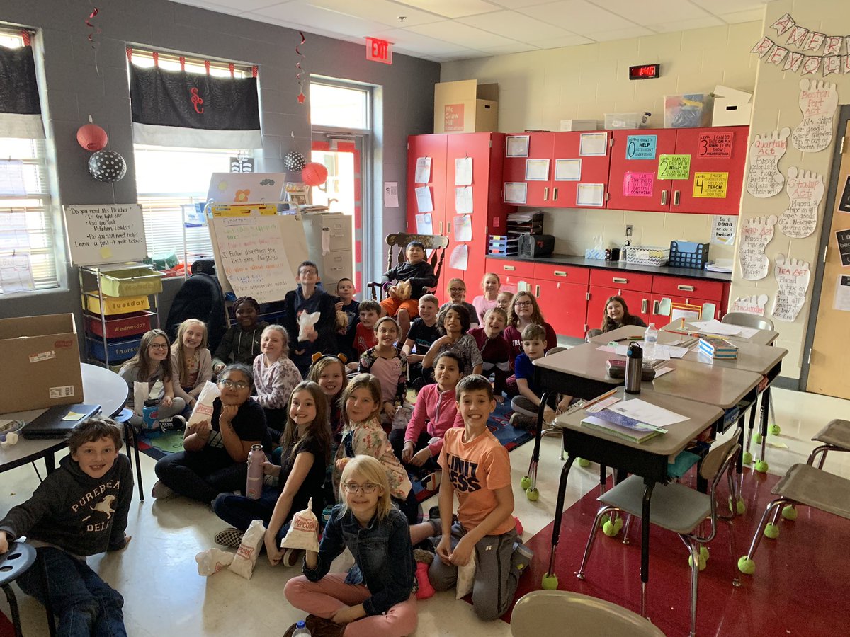 ReadwithFletch's tweet photo. 4th Grade Stewie’s Book Club #popcorn #sciencecourt #readinggoals https://t.co/asAFKF5NaY