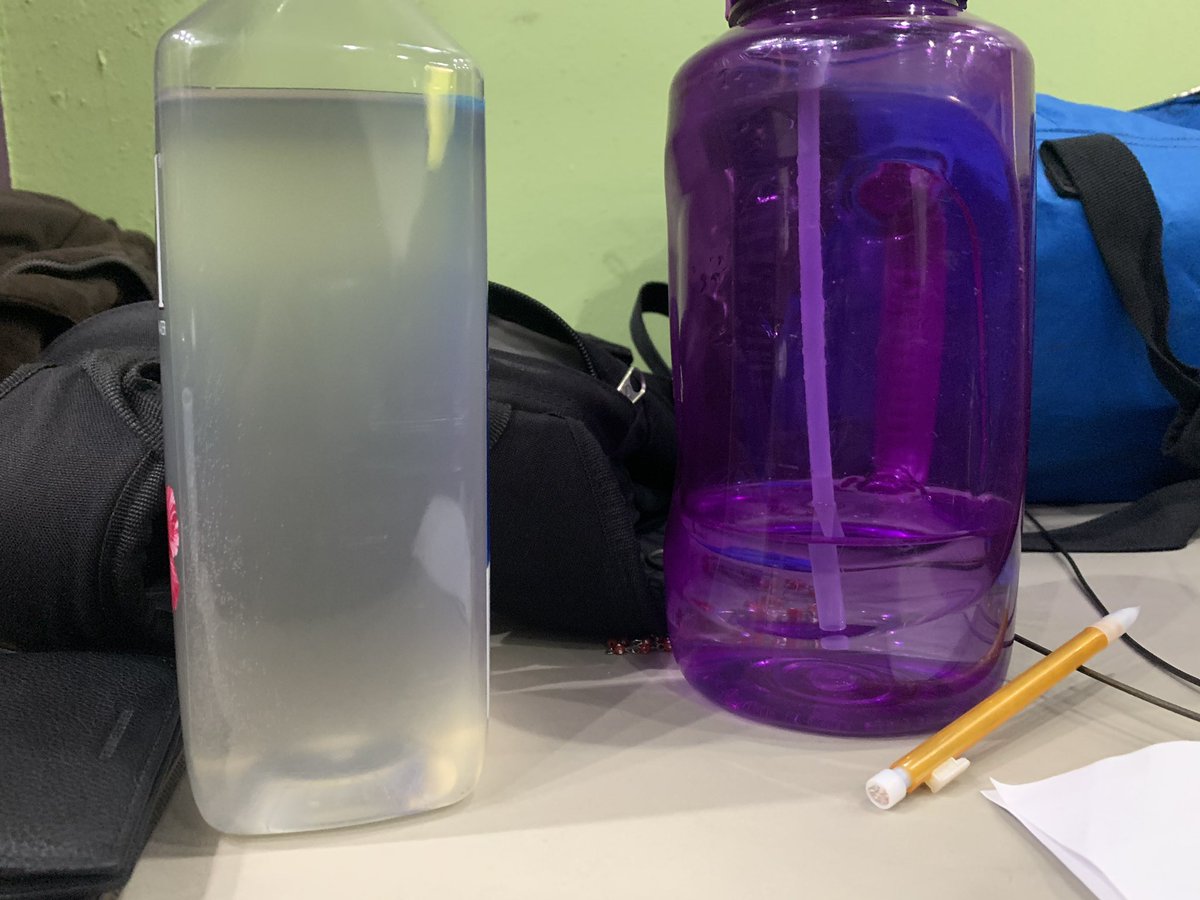 Tari_Mari24's tweet photo. “Filtered” water from Bloomfield, MI on the left. Aquafina water on the right.
This is not safe. No one’s water should look like the one on the left. #Michigan #MichiganWaterCrisis #MichiganWater #BloomfieldMI #Flint https://t.co/OZYvafZlaG