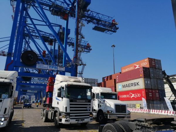 PortalPortuario's tweet photo. Fedequinta analiza recurrir a FNE por presencia de navieras en transporte de carga terrestre - https://t.co/dgVVdLmLgO #Fedequinta #Navieras #TransporteTerrestre #FNE https://t.co/dSPYJXZb6v