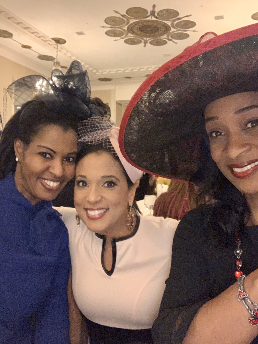 AWilliams_tv's tweet photo. Had a great time sipping tea with these women in media! ☕️ #FitToATea https://t.co/FPIEjjv2ph