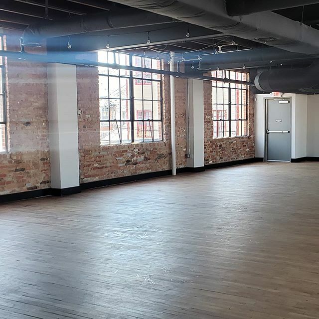 vintageMCfred's tweet photo. A blank slate. Tomorrow we start filling it up with mid-century and vintage beauty at the @chartreuseandco PopUp at @tenthwardco . BTW, I want to live in this gorgeous space. Look at those windows! #downtownfrederick #getitdowntown #drinklocal #shoplocal… https://t.co/j4YS9MzEaP https://t.co/HxKT2cr3vt