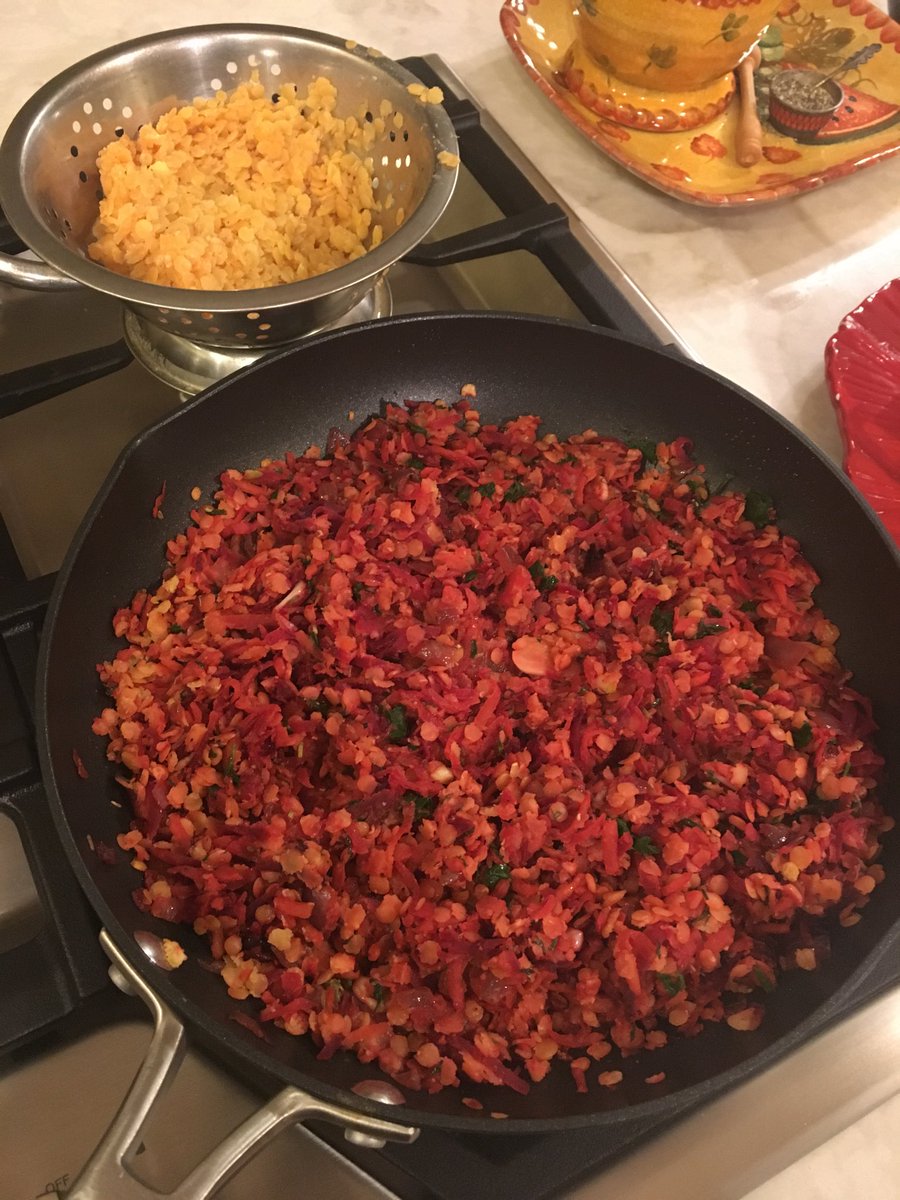 Marina_Oridel's tweet photo. Hemoglobin booster:
Shredded carrots and beets, garlic,onion, coconut oil- soften veggies,add prepared boiled lentils, dill ,parsley, miso and spices u like. Loads of vegan protein,good oil, herbs-it’s a meal #oridel #food #diet #vegan #skin #antiaging #anti-inflammatory #delish https://t.co/0LzDQVPKpn