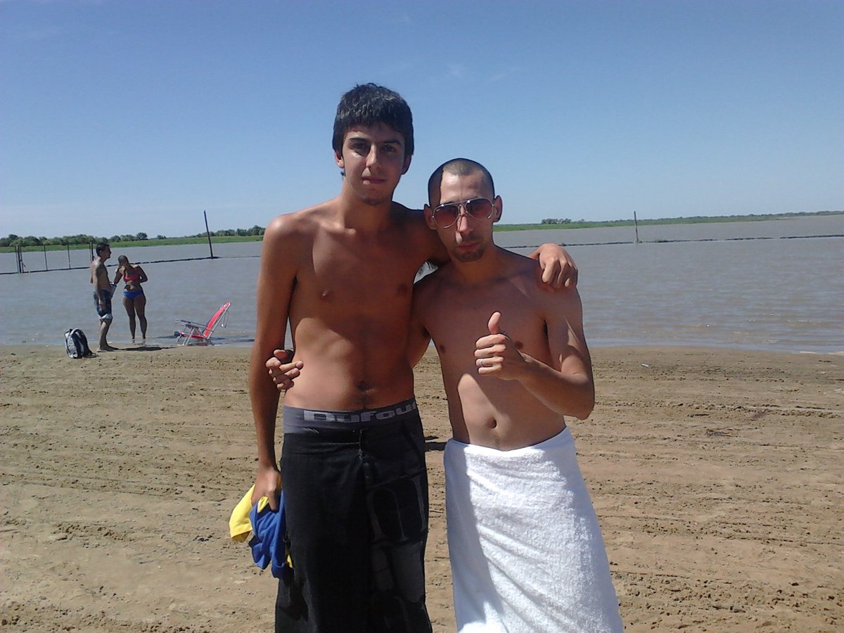 mateomarquezpr's tweet image. Alguien puede editarla y sacar a cortopasto para que solo quede nene malo?