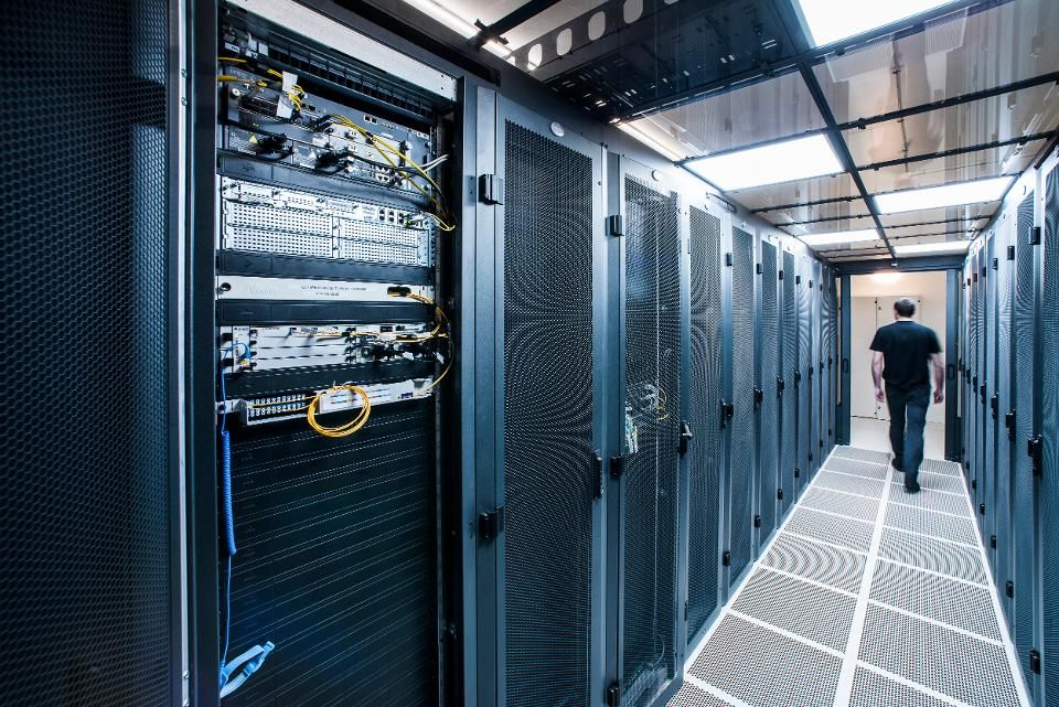 SpirosMargaris's tweet photo. Data Centers Are Not The #EnergyHogs
We Thought
https://t.co/ZFO7xTUk4Q #fintech #AI #ArtificialIntelligence #MachineLearning #DeerpLearning #BigData @JeffMcMahon_Chi https://t.co/yAzpIiwCFy