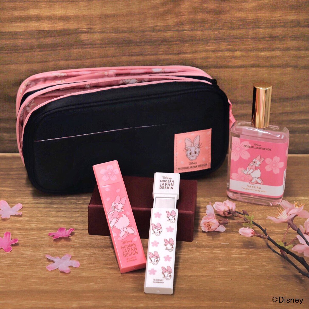 ロフト公式 Twitterren デイジーダック 愛らしさのなかにも エレガンスで上品な印象のデイジーのアイテム 凛と咲く桜に囲まれて 優美に佇む姿がとっても魅力的 この春はデイジーと一緒に ちょっと大人に 艶やかに ロフトネットストアは T Co