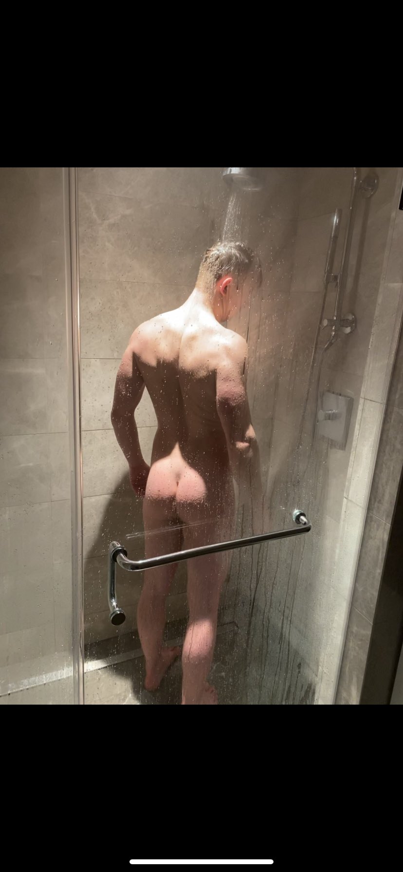 2 pic. Just casually taking a shower that happened to have amazing lighting 😈 #sexy#guyswithbutts#pornstar https://t.co/bpiXzSdi52