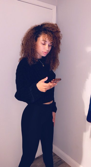 I hang up on niggas ian bout to have bad day ! https://t.co/9KRR4QuwxJ