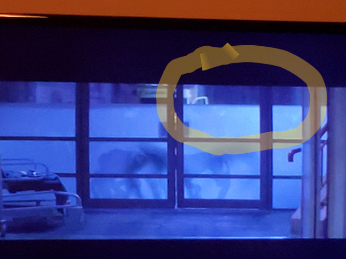 Jinx25kcrd's tweet photo. Oh, man! I liked Dan. And when the sci-fi mechanical dog thingamajig's were outside the hospital door, did my eyes deceive me or did something large drive by in the background in the upper part of the window???  😱😱😱  @WarOfWorldsEPIX https://t.co/wZDMMLCfCX