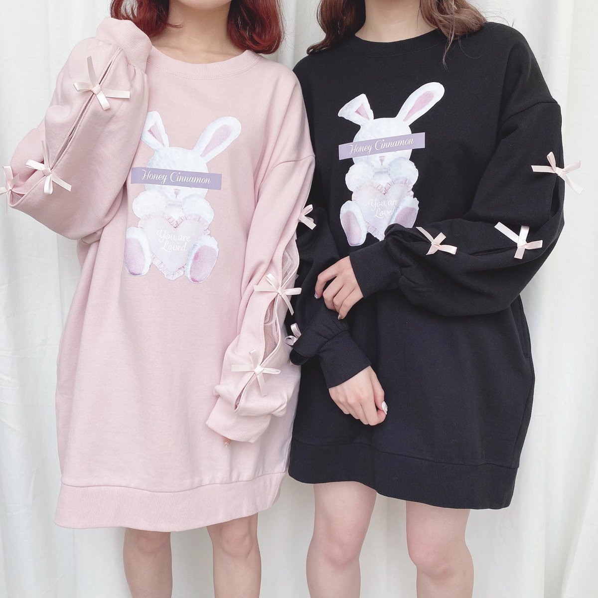 ⋯ ??? ??????? ⋯ 袖のスリットと小ぶりなリボンが 