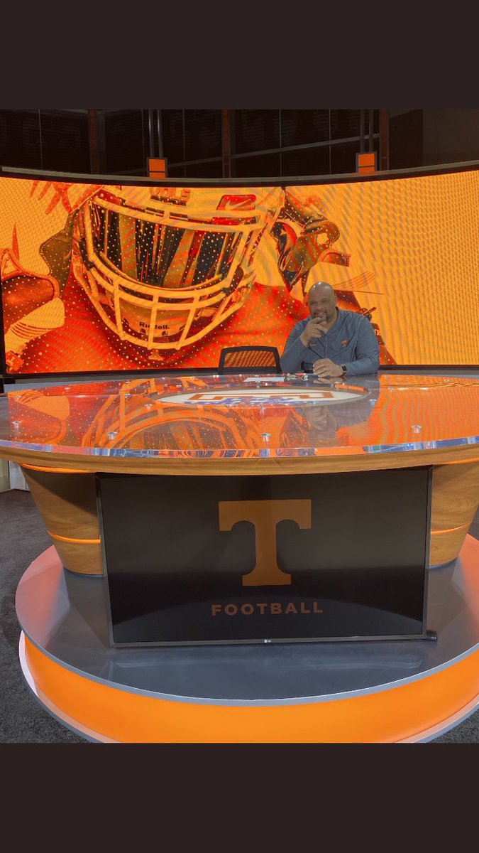 __BenBuck__'s tweet photo. Hate Tennessee but love to see this @1egend_ https://t.co/9ph2Dj9kzy