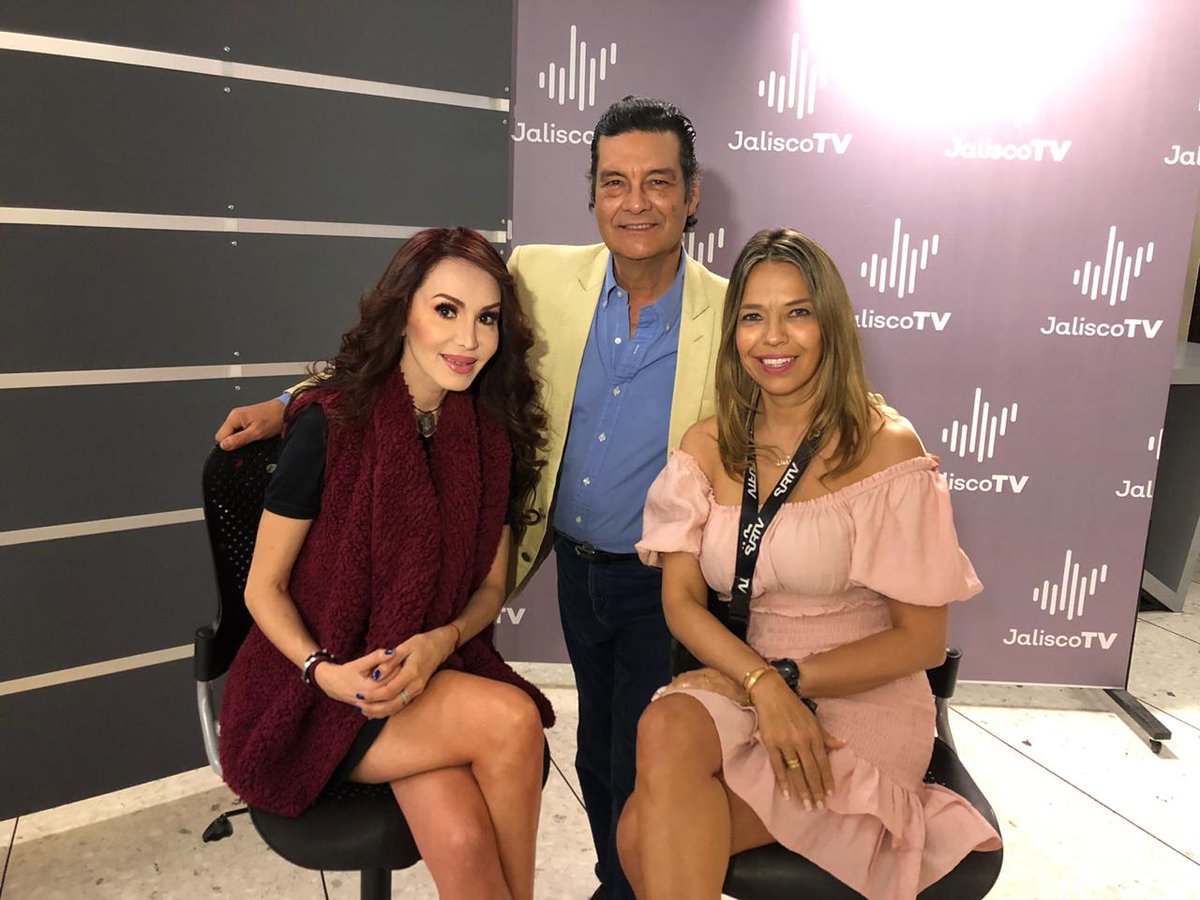 Lorenaenamor's tweet photo. En #JaliscoEnLaHoraNacional en el estudio nos acompaña el Escultor Jorge de la Peña, todo sobre la convocatoria de la Bienal José Atanasio Monroy y más! 10:30pm.
@JaliscoTV  @JaliscoRadio @Seleneguzman7 
#DiaDelEscutor https://t.co/xkC1G88igk