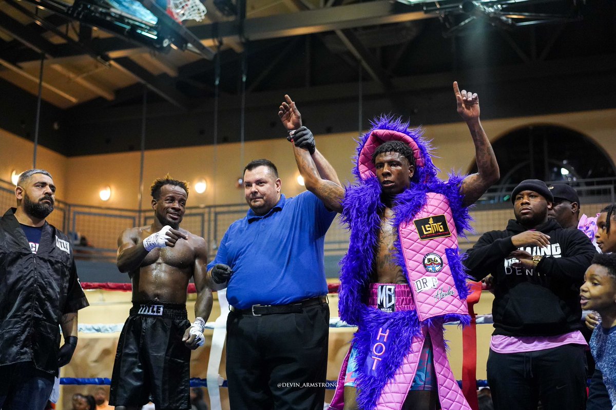 lsmgllc's tweet image. Last Supper Music Group (LSMG) is more than a record label 🙌🏾 Proud to be an official sponsor to @maybaxh_hot aka #HotRod 🥊 Here are some shots from the fight last night!!!! #Boxing #AtlantaBoxing #ATL #LSMG