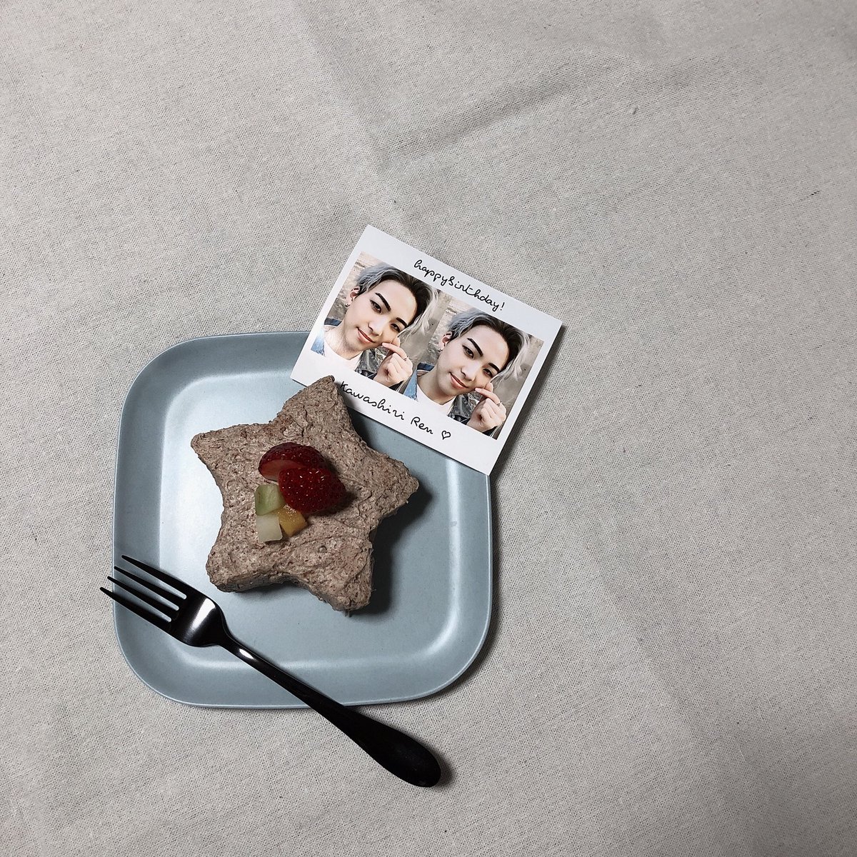 producechaaan's tweet photo. 蓮ちゃんお誕生日おめでとう！！！
立ってるだけで人を惹きつけちゃう魅力満載の蓮ちゃんすごい。ダンスしてるときと普段のギャップがもうたまらん🥰🥰蓮ちゃんの博多弁バリすいとうよっっ

#HappyRenDay #JO1 #JAM #川尻蓮 https://t.co/aCCgwAwD2I