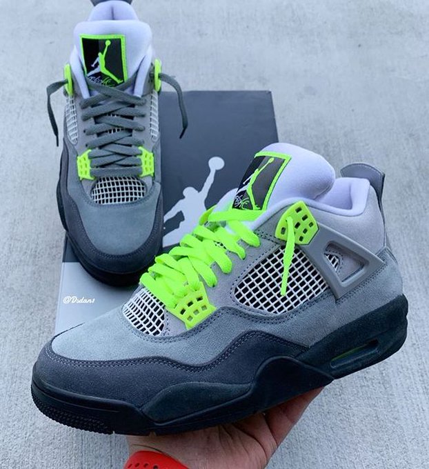 retro 4 grey volt
