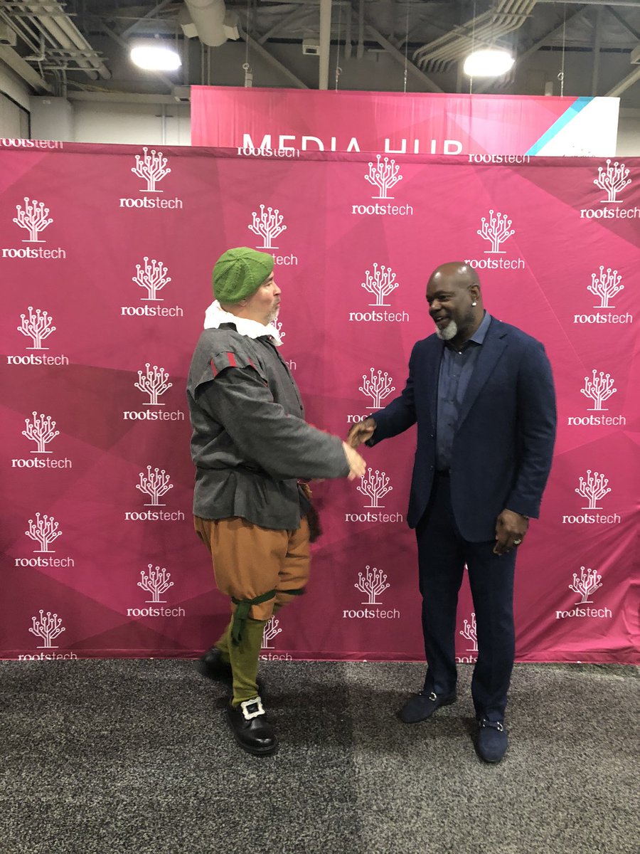 DLGenealogist's tweet image. That moment when #PilgrimDave meets @EmmittSmith22 @NFL @ProFootballHOF at @RootsTechConf #RootsTech