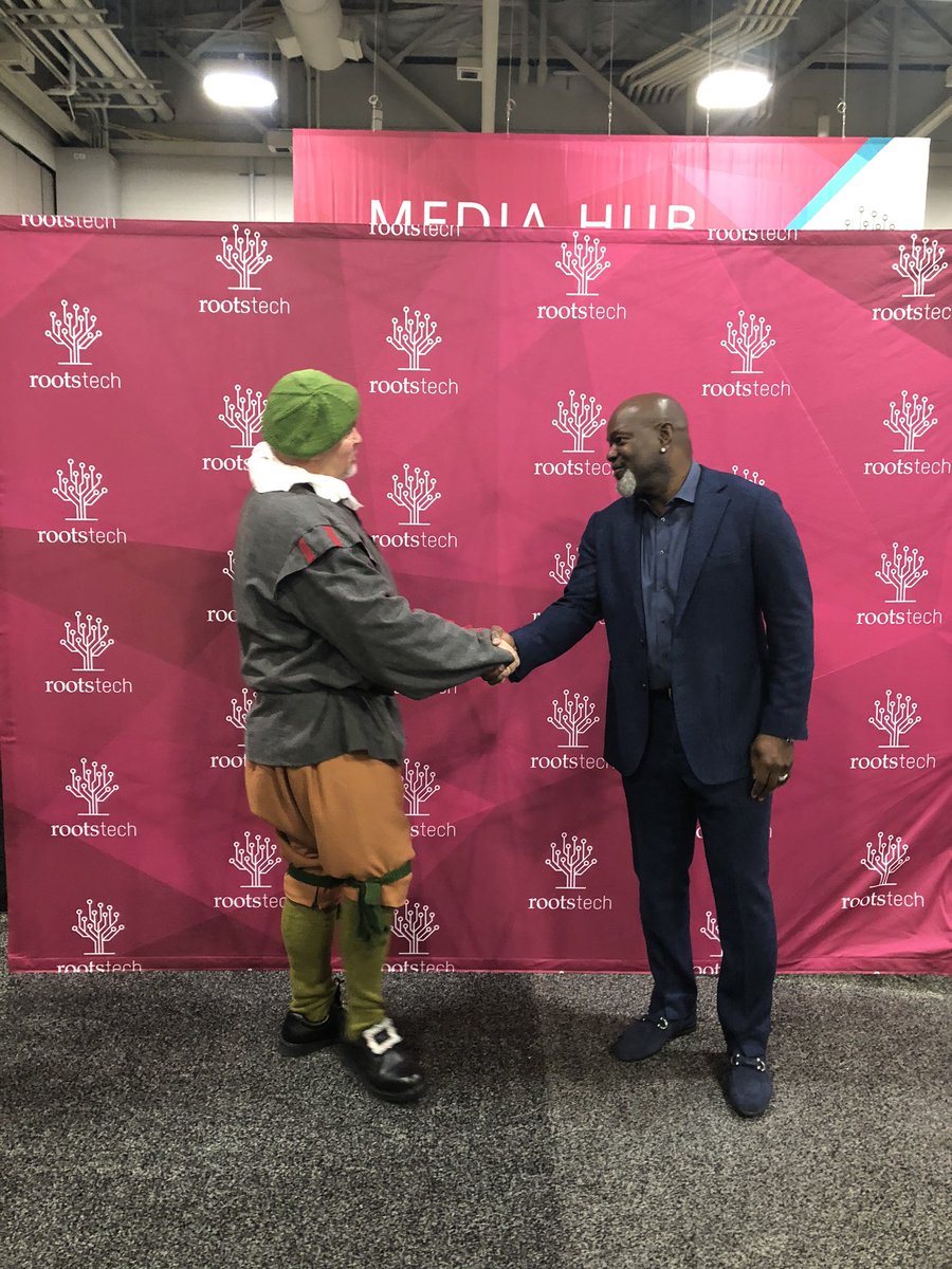 DLGenealogist's tweet image. That moment when #PilgrimDave meets @EmmittSmith22 @NFL @ProFootballHOF at @RootsTechConf #RootsTech