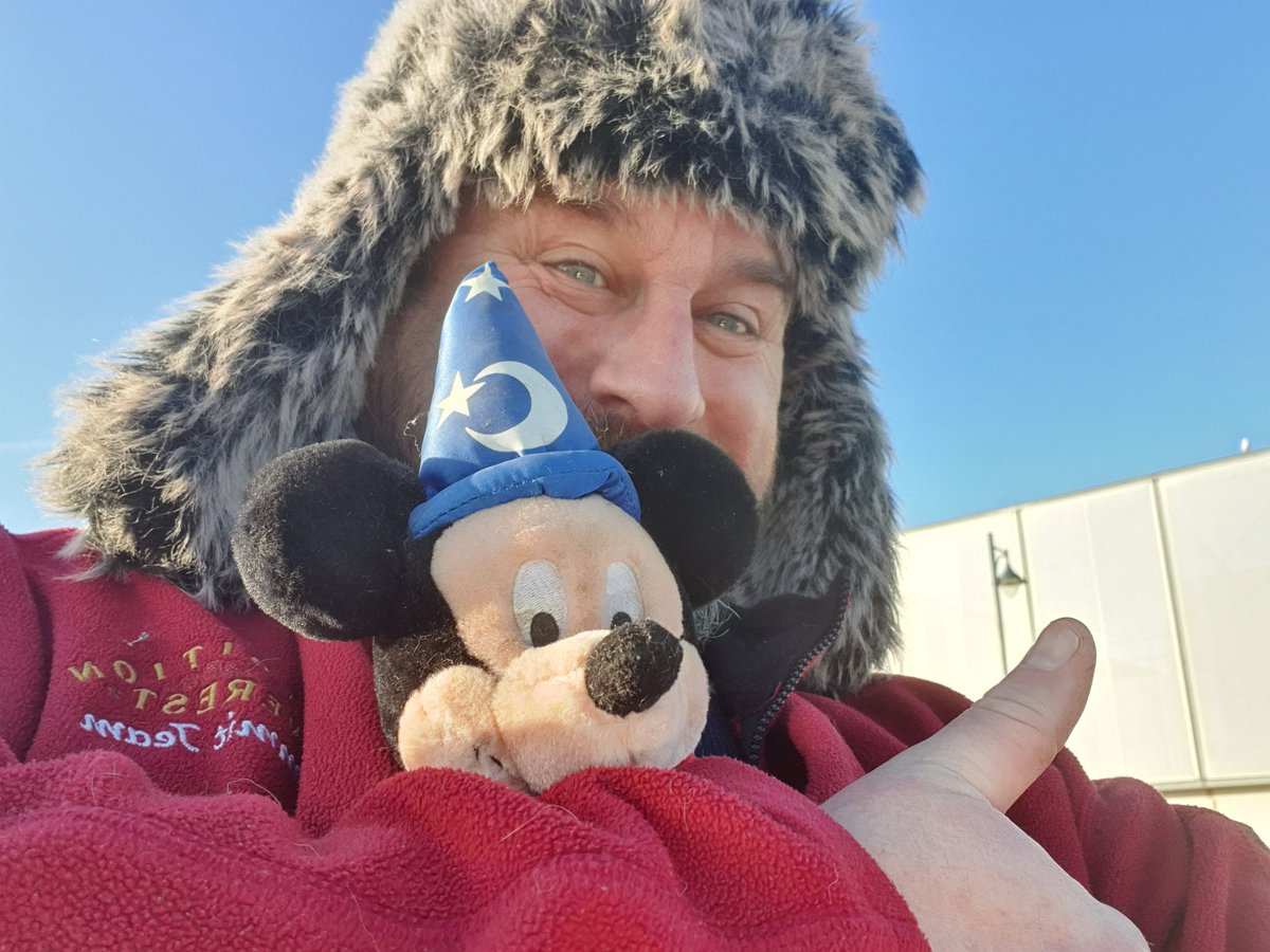 adeyorlando's tweet photo. Took my buddy on my morning swim. Mile completed. #smashtheweek my disney loving friends x https://t.co/4lM4HKDN5M