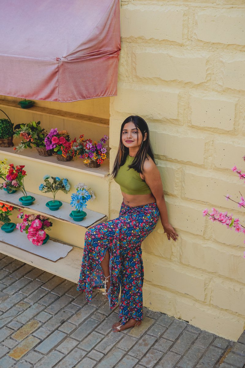 chimpwear's tweet photo. Flower Power 🌼
.
.
#WrapPants #MondayMotivation
.
.
Shop Now: https://t.co/32iaAMLVA2 https://t.co/mzffp9iYEZ