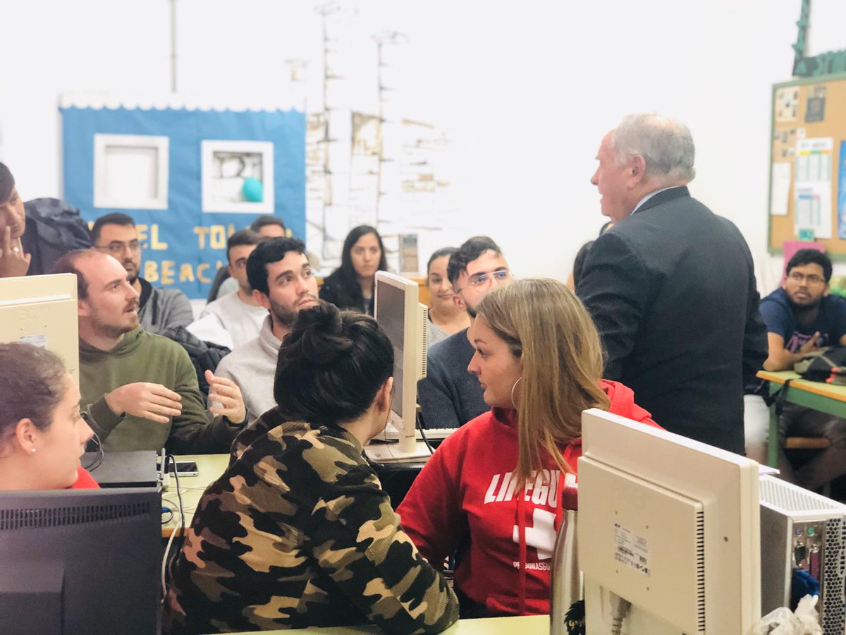 Antonio Pérez Carmona, empresario linense y colaborador de Andalucía Emprende en actividades de fomento del espíritu emprendedor, visitó el aula GAT el pasado 14 de febrero para ofrecer una charla-coloquio sobre su amplia experiencia profesional. 
<a href="/CarmonaApc/">AntonioPérezCarmona</a>
<a href="/aemprende/">Andalucía Emprende</a>