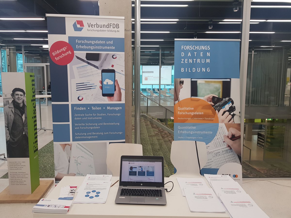FachportalPaed's tweet photo. @ratswd Auch unsere Kolleg*innen vom #FDZBildung sind dabei, u.a. mit einem Infostand! @NadeshdaJ gibt gerne Auskunft zu den Angeboten des Verbunds #ForschungsdatenBildung, zur Entwicklung von Metadaten, zur Kontextualisierung von #QualitativeDaten - auf jeden Fall einen Besuch wert 👍🙂 https://t.co/8WU7pcAGIP