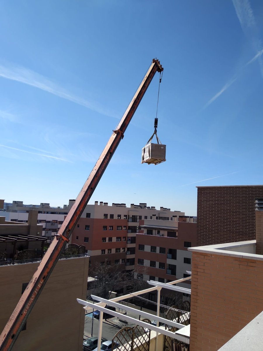cefiner's tweet photo. Comenzamos, junto a los compañeros de @Azimut360coop, la instalación de la planta #fotovoltaica compartida en la CP Carmen Laforet 8, en #Torrejón de Ardoz. 60 kWp de energía limpia para ser compartidos entre los vecinos https://t.co/lrLibQLrGd