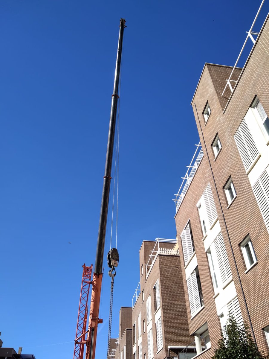 cefiner's tweet photo. Comenzamos, junto a los compañeros de @Azimut360coop, la instalación de la planta #fotovoltaica compartida en la CP Carmen Laforet 8, en #Torrejón de Ardoz. 60 kWp de energía limpia para ser compartidos entre los vecinos https://t.co/lrLibQLrGd
