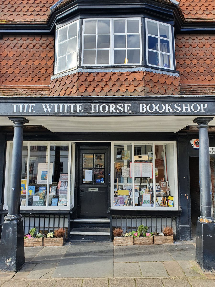 Bertline10's tweet photo. What a fine way to spend 2 days in 2 lovely English Towns. Stock takes @whitehorsebooks in Marlborough and @TheBellBookshop in Henley on Thames. Soooo many books but with inspiring Booksellers you can't help but have fun. ❤ https://t.co/uitZrGJavT