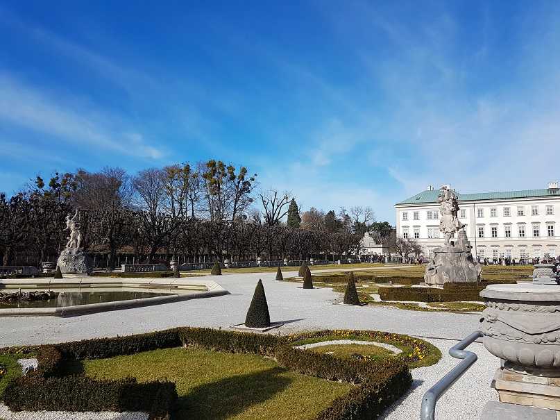 Things to do in Salzburg #3: walk around the well-manicured gardens of Mirabell Palace. They are beautiful even in winter! My blogpost about what to do in a weekend in Salzburg: leapintoadventure.com/a-weekend-in-s… #travelblog #traveltribe