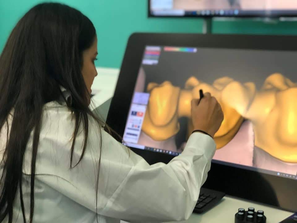 DGSHAPEIberia's tweet photo. Es increíblemente divertido diseñar con el software CAD #exocad desde la @wacom Lo podréis ver en @ExpoDental_  en nuestro estand 6A23 #DGSHAPE #dental #alldent #designcad https://t.co/bFvb5CJWYJ