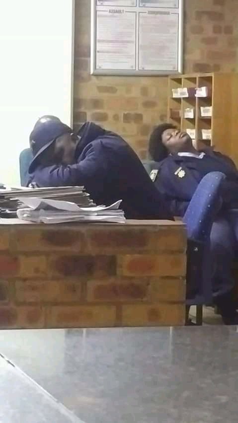 Ziphelele__'s tweet photo. Another family is still searching for their daughters body which was buried by Nokuthula's family. 
Police: We still investigating👇 #Nokuthula https://t.co/t7GotWYYWf