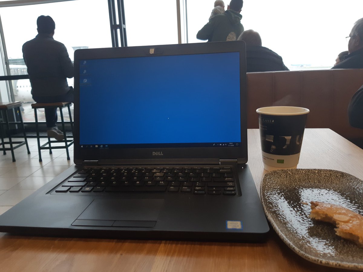 Binnen een half uur van aankomst langs douane bij de gate; zo kan het ook op <a href="/AirportSchiphol/">Amsterdam International Airport Schiphol</a>. Tijd om nog even mail te checken met een bakkie. <a href="/EURESNederland/">EURESNederland</a> #EUREStraining #Lyon