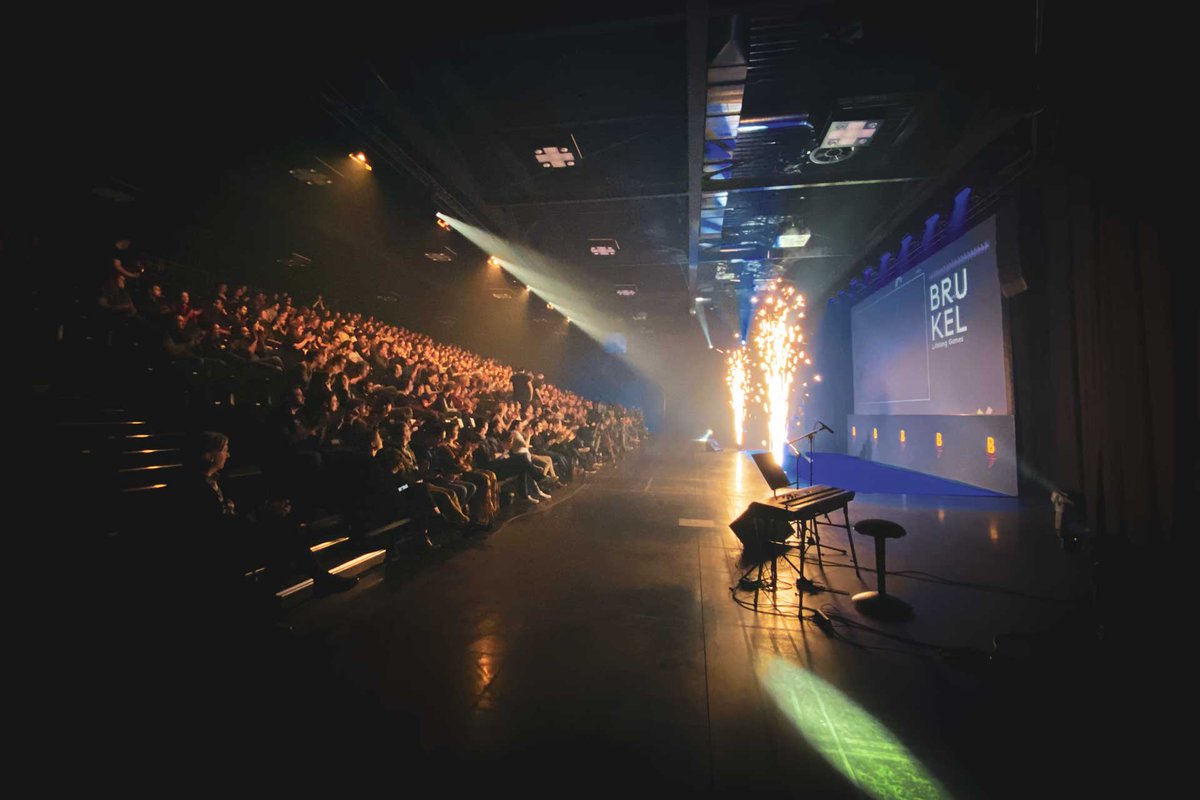 bluemoon_av's tweet photo. 2 weeks ago we provided all sound, light & video for the 1UP Conference & Expo in Kortrijk Xpo. For the second time Cronos Interactive organised three days of pure gaming madness for both professionals and gamers of all ages. #1UPconference #BlueMoon #AVsupport https://t.co/icvtw42TBf