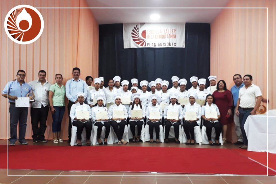 PlanMisiones's tweet photo. Se realizó el acto de graduación de #gastronomia en la Escuela Taller de la Chiquitania. Fueron 27 estudiantes los que recibieron sus títulos.  ¡Felicidades a todos ellos! Este proyecto recibe apoyo continuo de la #Aecid, Gobernación cruceña y Municipios de la #Chiquitania. https://t.co/D0n3tBAE2B