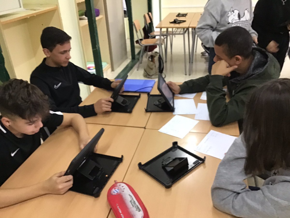 PerdidosDos's tweet photo. Hoy hemos terminado el guion!#5EI @AndreaProfMates https://t.co/olAD188I1F