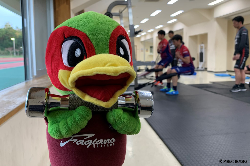 先日 選手とのハイタッチにも登場したファジ丸パペット 実は 1月の沖縄キャンプにも飛び立っていました 沖縄では トレーニング 03 04 東区のプロチーム ファジアーノ岡山 地元おかやま密着型ポータルサイト ぐるっと岡山
