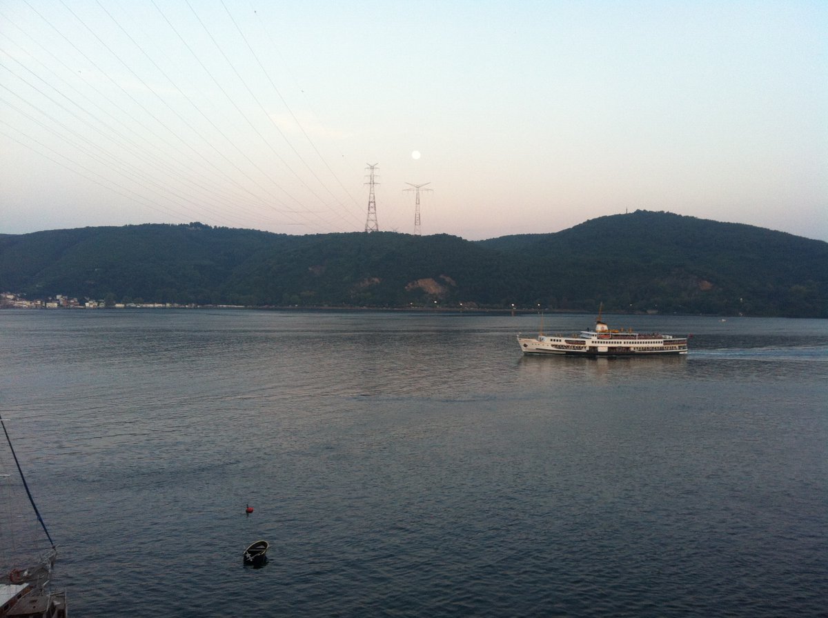 Suya düşen ikinci cemre, aheste aheste giden vapur...

#busehirdeturistolsam #cemre #rumelikavağı #vapur #şehirhatları